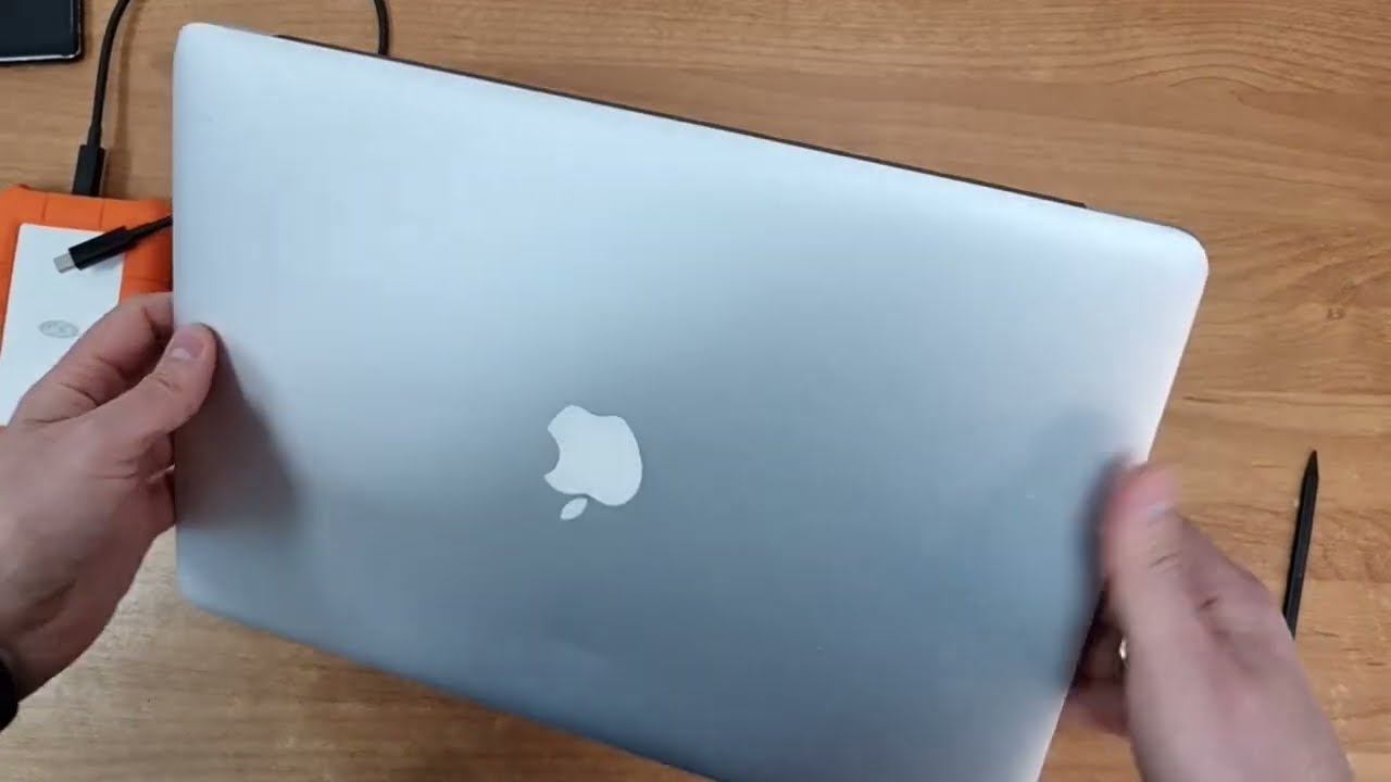 Кинули на MacBook Pro через авито доставку. Попал на деньги