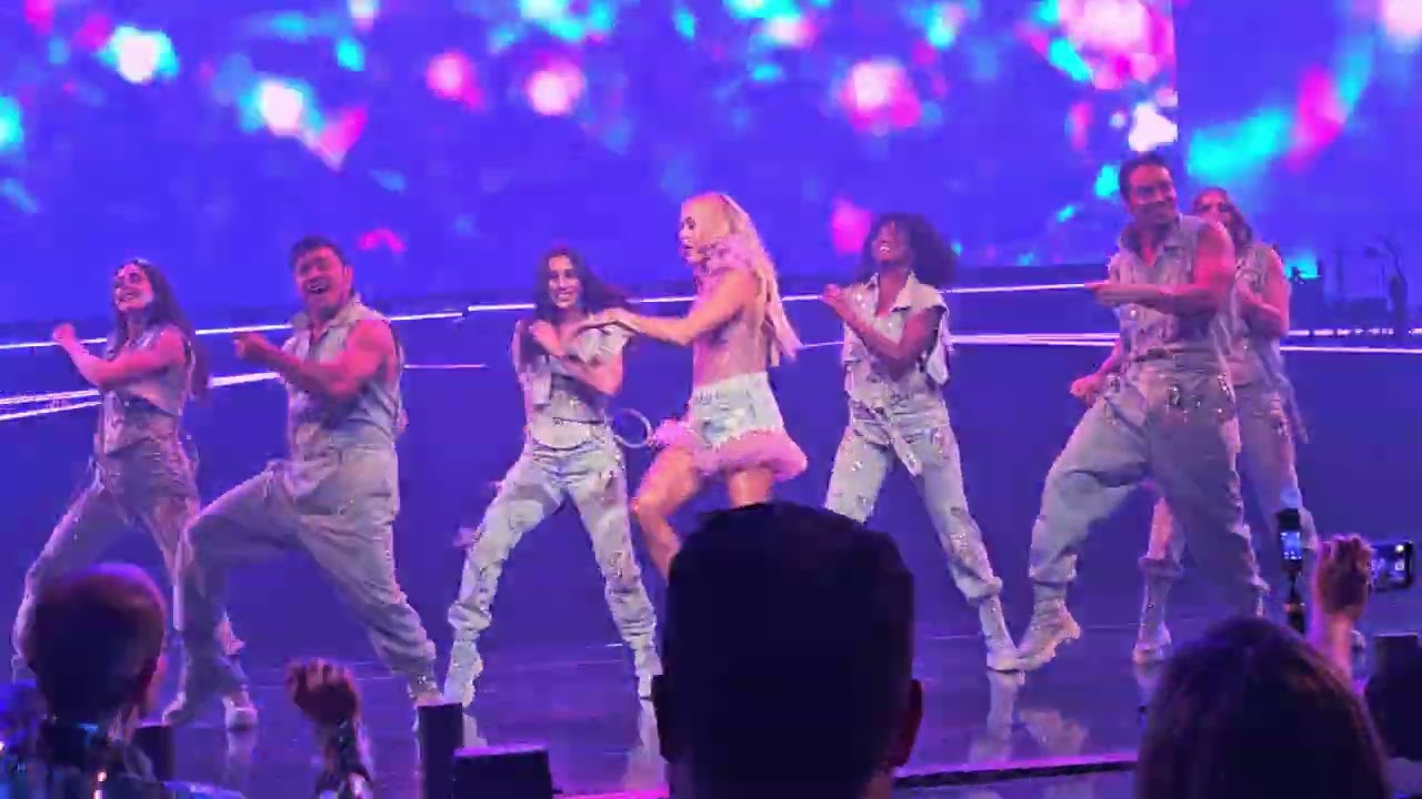 Carrie Underwood, Denim & Rhinestones. Las Vegas 8-24-2024