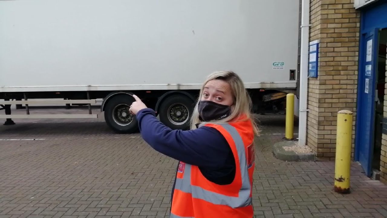 Parcel Farce - Another Karen and her Manager Stooge