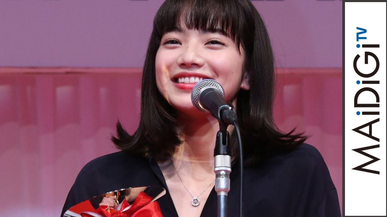 小松菜奈、表彰式トップバッターに緊張「10代代表で光栄」　「第27回日本ジュエリーベストドレッサー賞」（10代部門）　