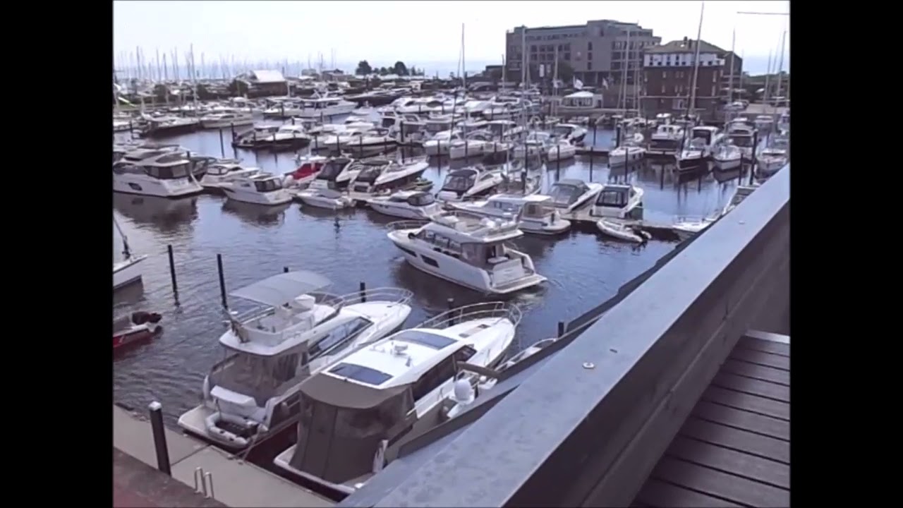 Yachthafen Neustadt in Holstein --- Eine Yacht läuft aus