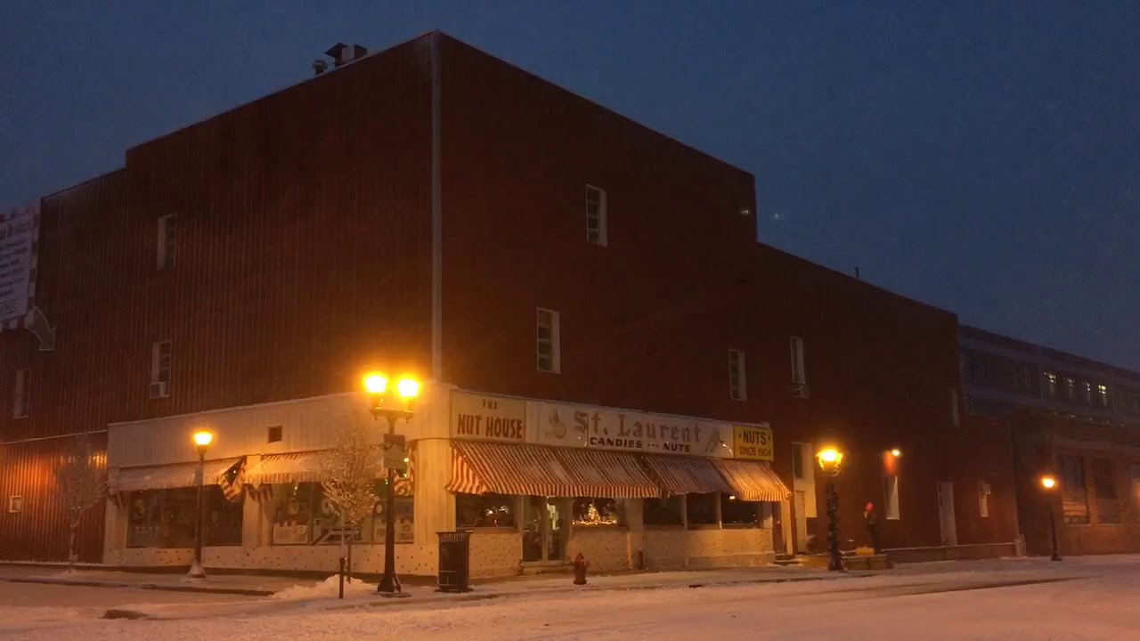 Bay City gets hit with high winds and snow Monday morning