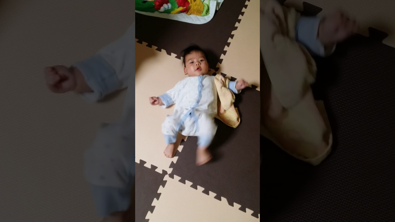 生後４ヶ月、背ばいが活発に。そりゃ後頭部もはげる