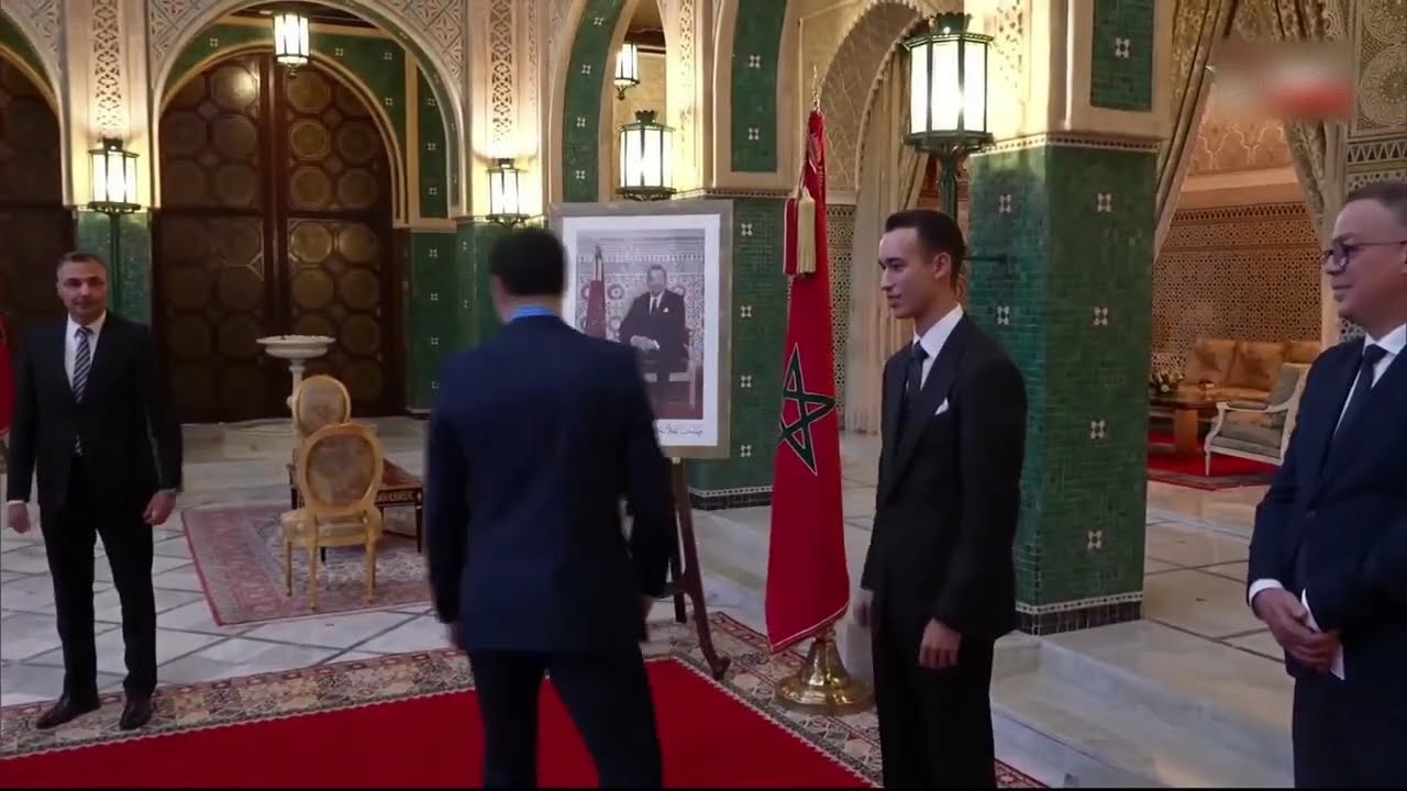 مولاي الحسن يستقبل لاعبي المنتخب الوطني بالقصر الملكي ❤️
