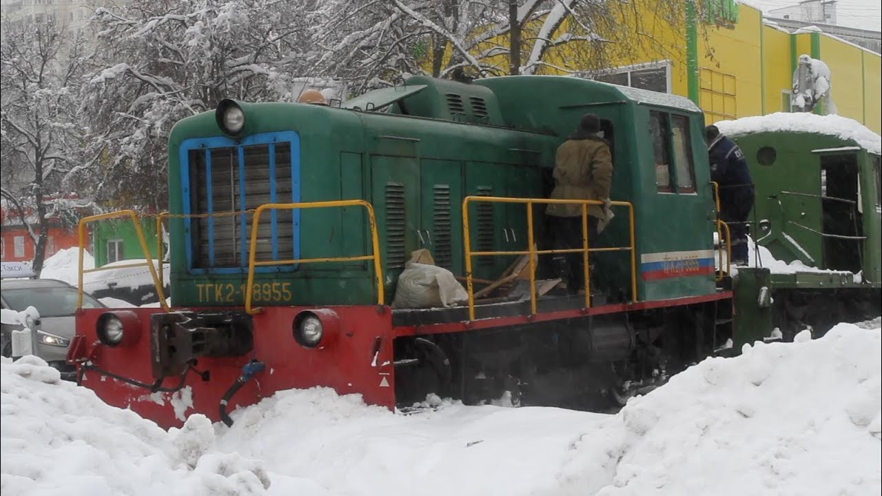 Нас обманули))) ТГК2-1-8955 поехал чистить уже пройденный путь, а не пробиваться к станции)