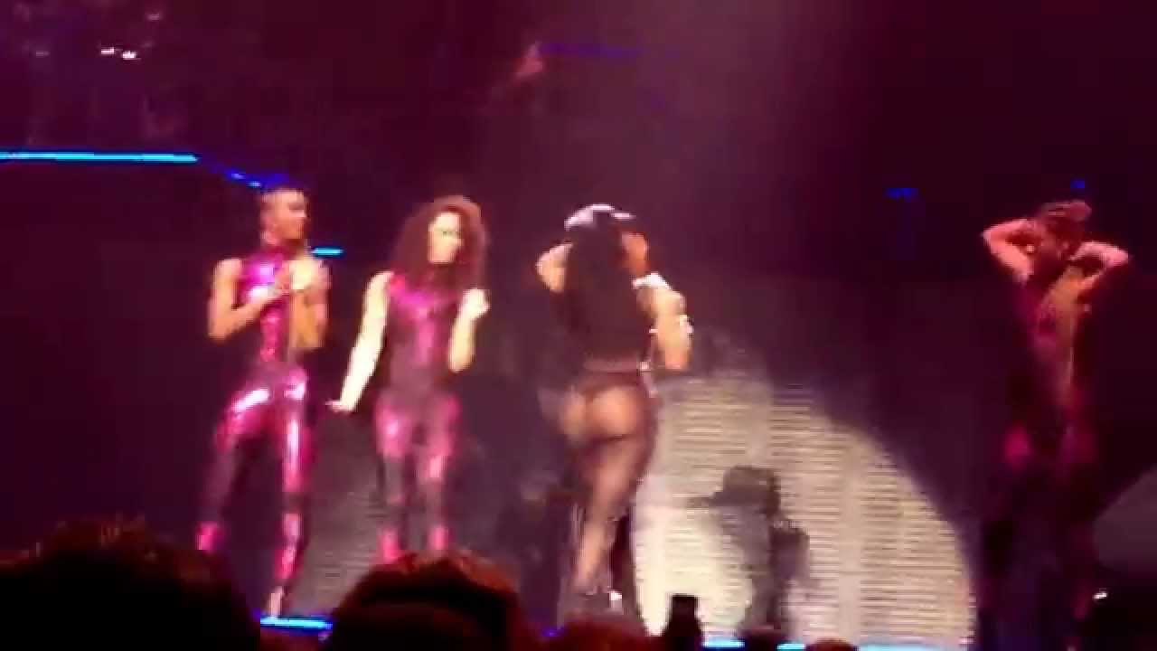 Nicki Minaj- Throw Sum Mo, Itty Bitty Piggy & Hold Yuh - Pink Print Tour-3rd April, Birmingham, NIA.