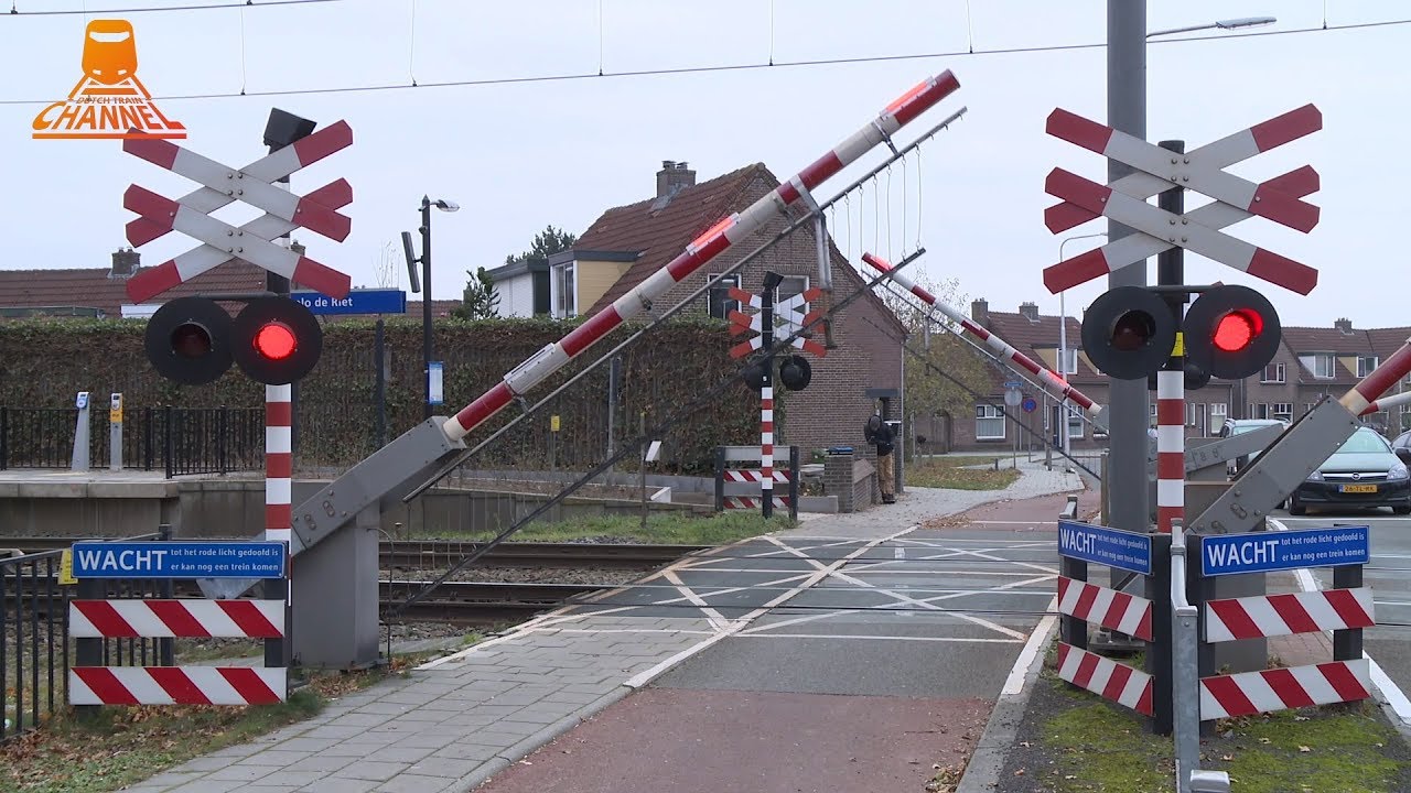 DUTCH RAILROAD CROSSING - Almelo - Rietstraat