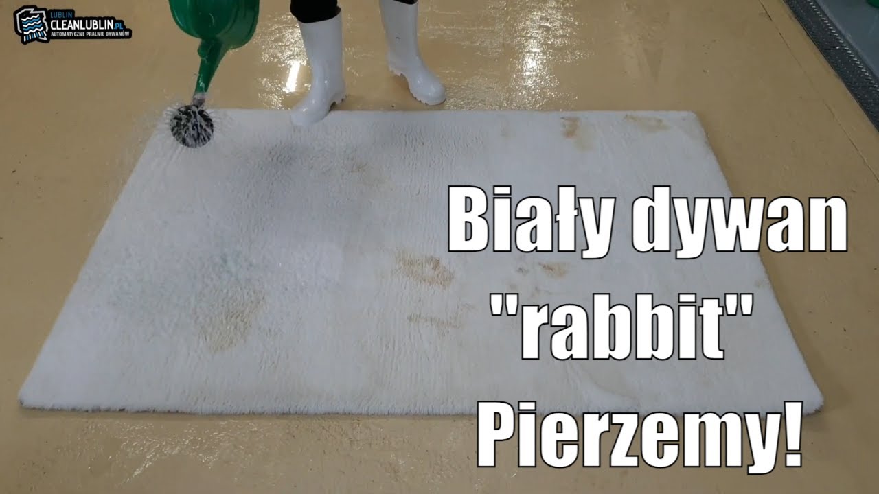 Biały, miękki dywanik 