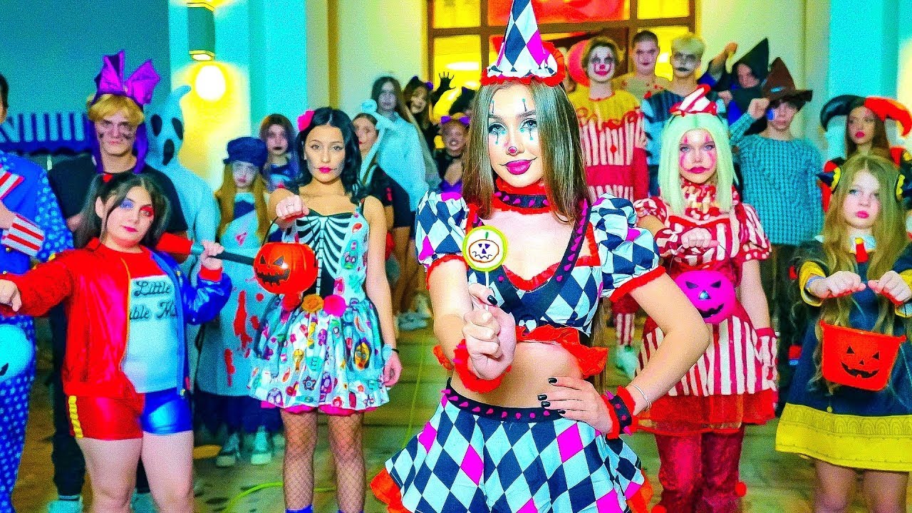 SĂPTĂMÂNA DE HALLOWEEN – Încep aventurile! 🎃 Cine are cel mai tare costum?