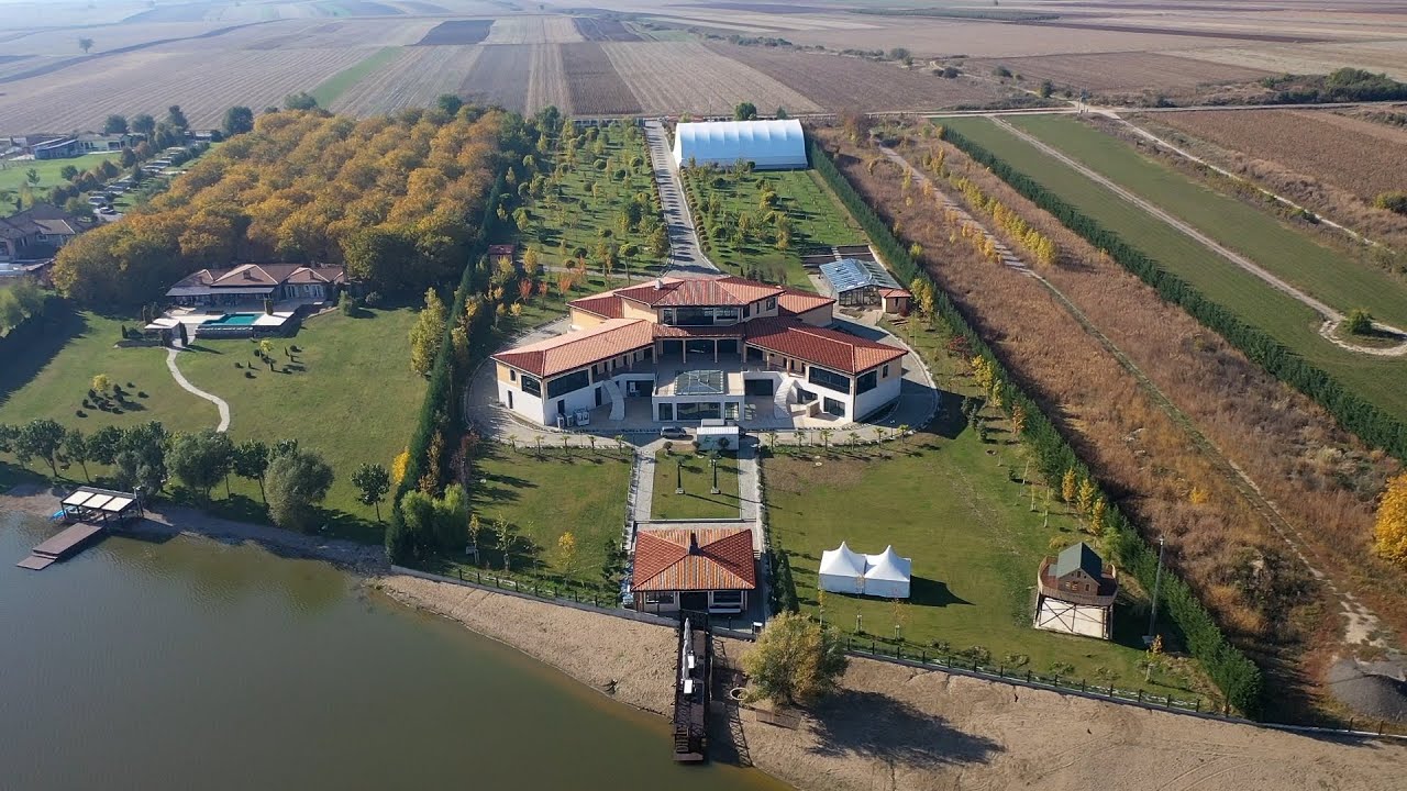 Pogledajte dosad neviđene snimke Novakove vile u Sremu