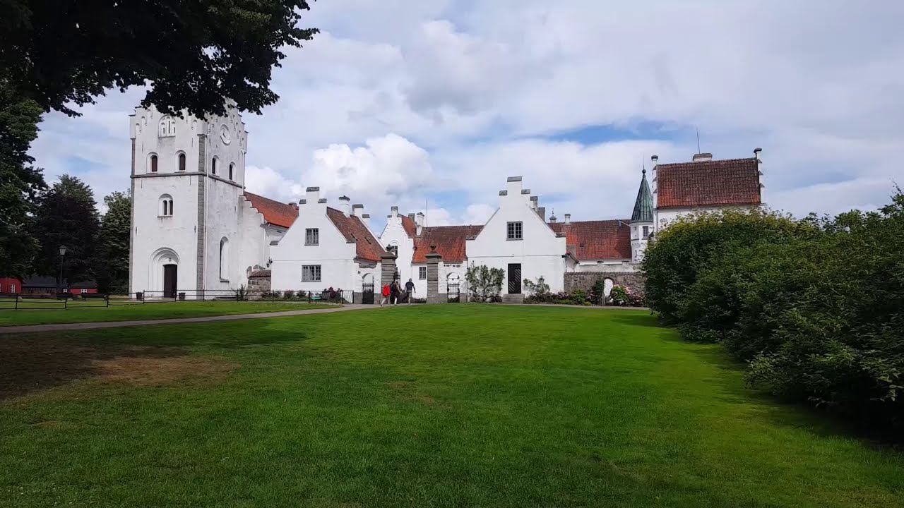 SlowTV: Walking around Bosjökloster, Höör, Skåne, Sweden