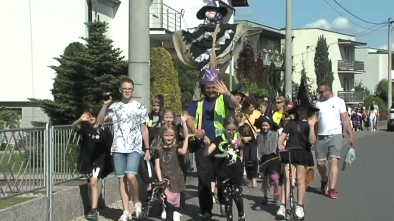 Dolní Benešov ► Průvod čarodějů a čarodějnic │ #Hlucinsko.TV │ @TelevizeHlucinsko