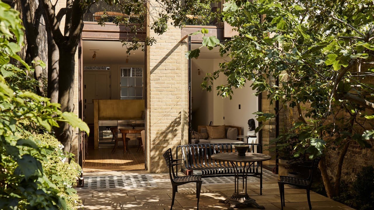 Superb townhouse with exceptional interiors on a historic address in the heart of Kensington