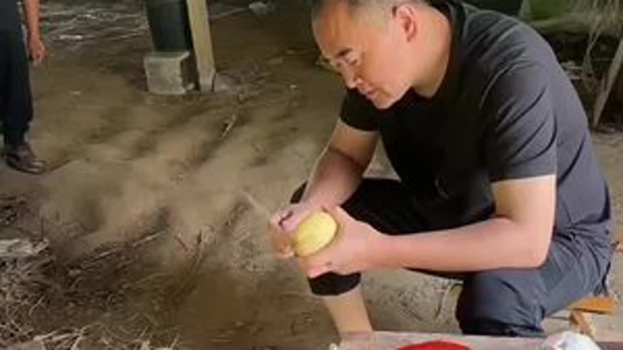 今天给长生炖排骨土豆，让他感觉有家的温暖 #农家饭菜就是香