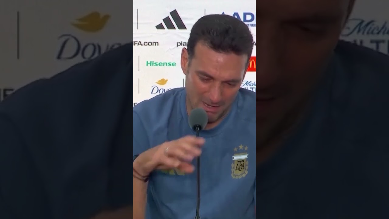 Argentina manager Lionel Scaloni breaks down in tears after losing the World Cup Final vs Spain 😢