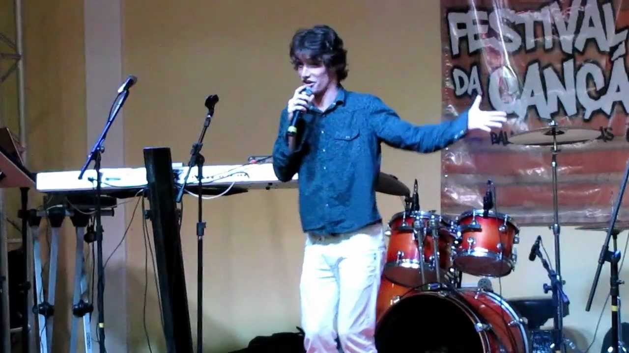Claudio Rizzih canta Decis&atilde;o no Festival da Can&ccedil;&atilde;o