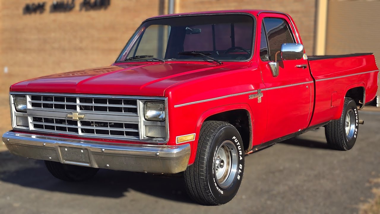 Я езжу на этом Chevrolet C10 1985 года выпуска в Скоттсдейле на трассе I-95 Muscle!