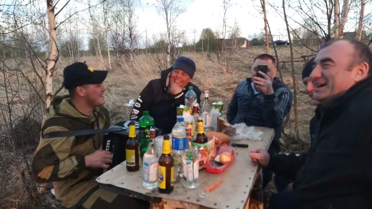 Частушки под гармонь от нашего кореша. Отмечаем Пасху в кругу друзей.