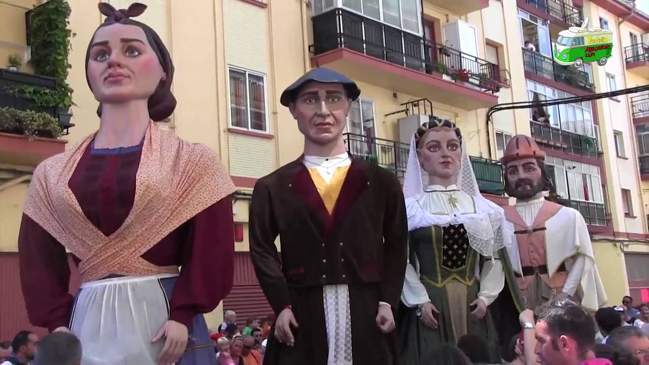 Especial Festaro: Comparsa de Gigantes y Cabezudos de Burlada (HD)