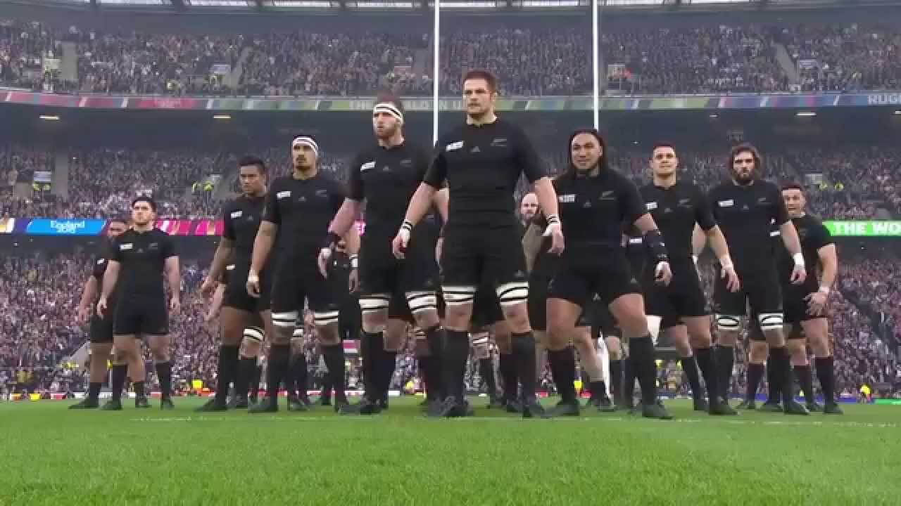 Keven Mealamu comanda Haka antes da final contra os Wallabies