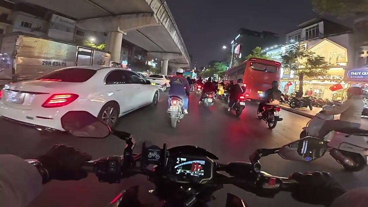 Hà Nội trời lạnh chạy Moto cũng thấy ấm ấm á #z900