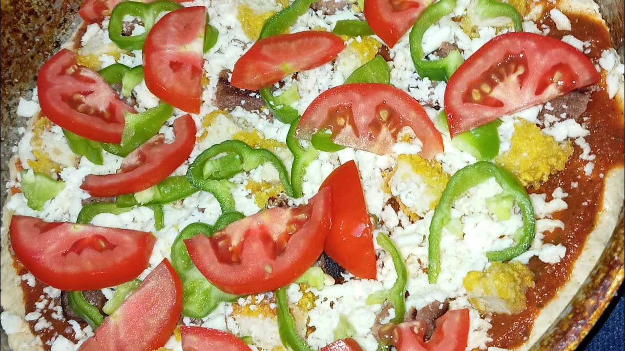 بيتزا دايت بـ٣ مكونات بس! سريعة، لذيذة، ومشبعة 🕒🍕