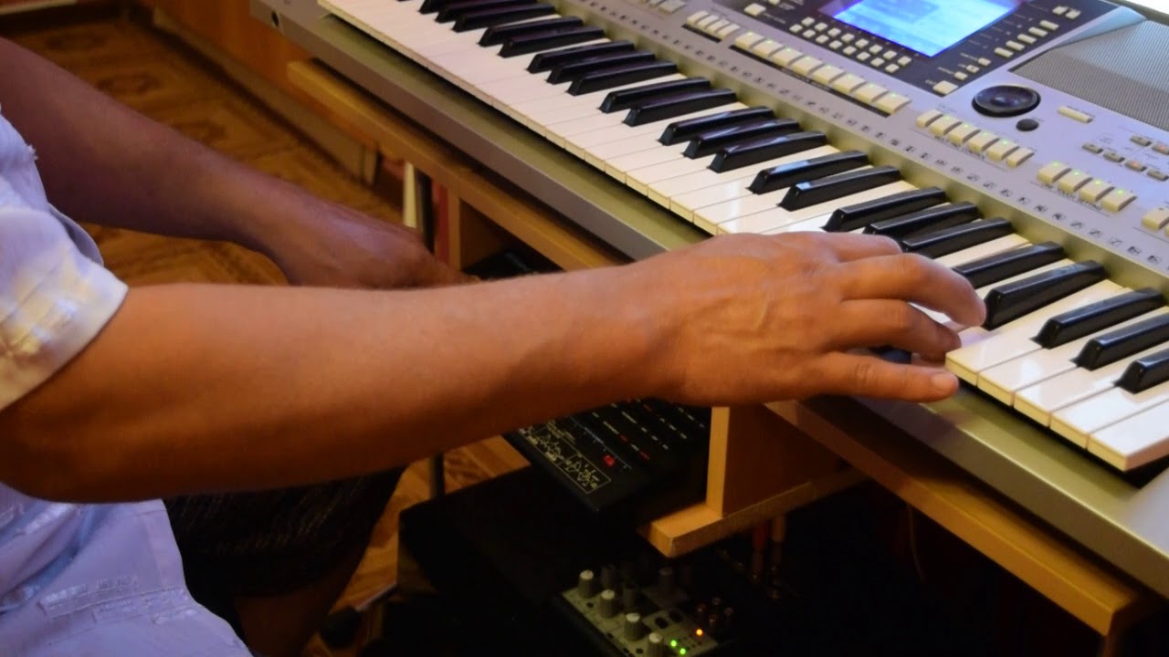 распаковка и демонстрация синтезатора roland d 05