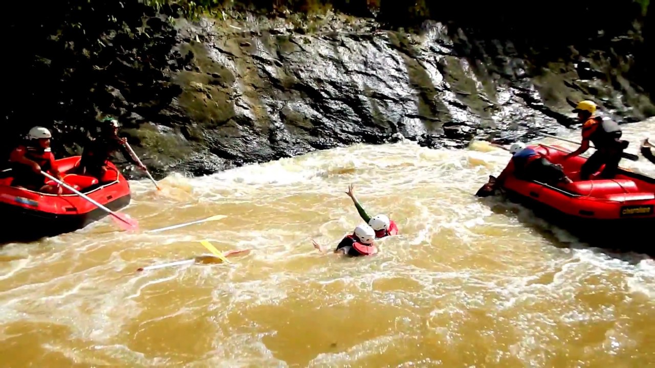 Extream Rafting ditelan arus liar sungai Citatih Sukabumi