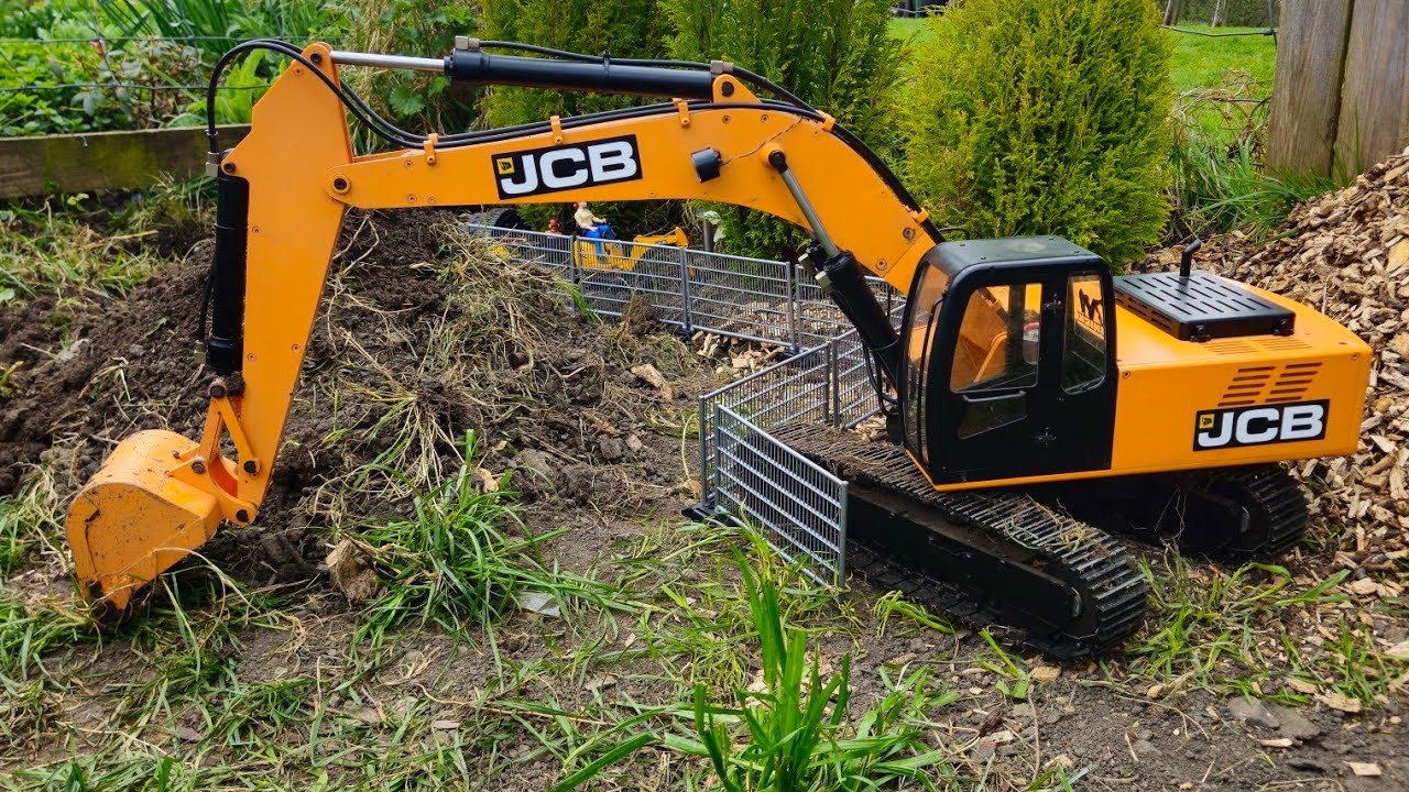 Rc Excavator vs Real Dirt | RC4WD 4200XL HYDRAULIC Earth Digger