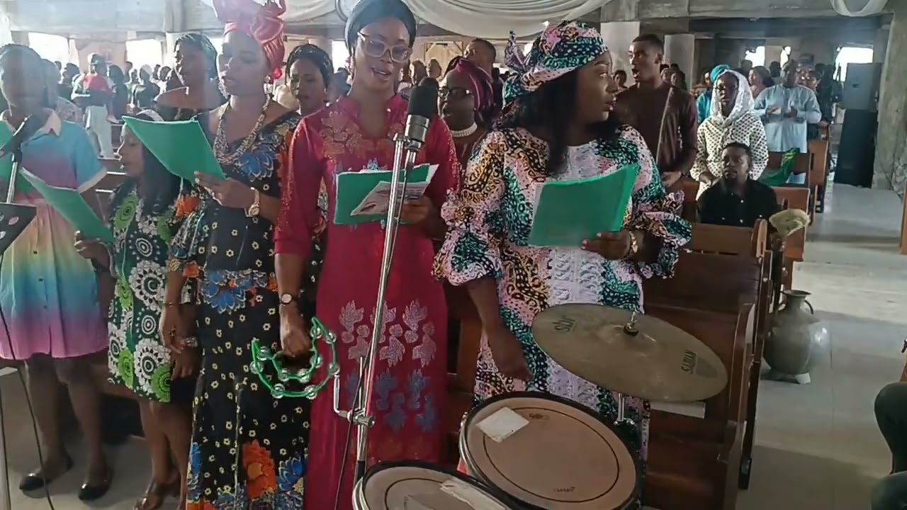 Gloria ; Glory be to God in the highest. Mass praise hymn song by Anonymous Arr by Jude Nnam