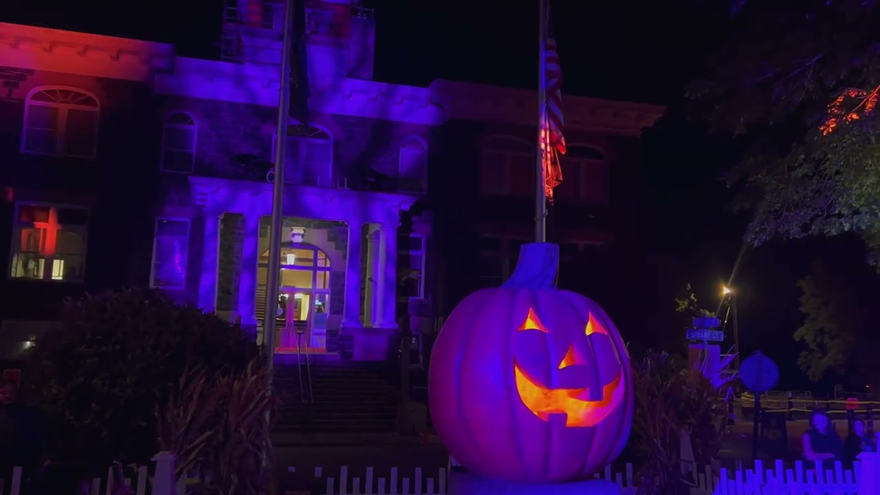 Halloweentown Lighting Ceremony | St. Helens OR #halloweentown #halloween