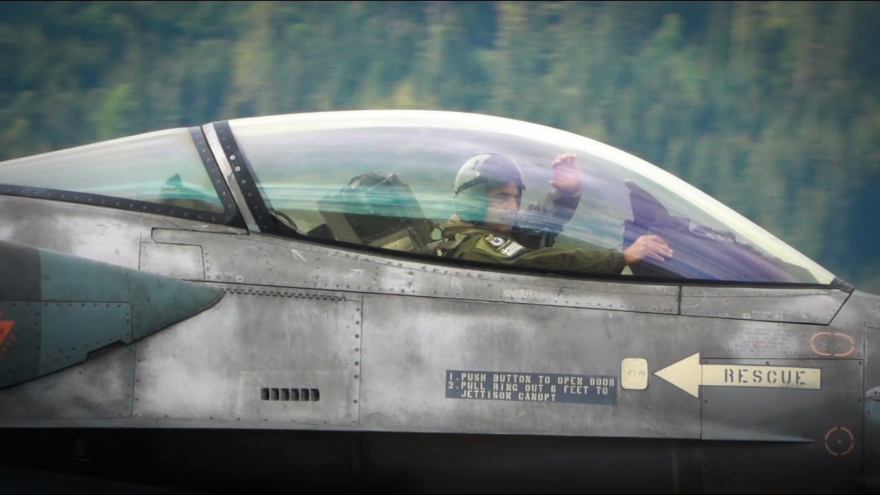 AIRPOWER 2022 F-16 "ZEUS" Demo