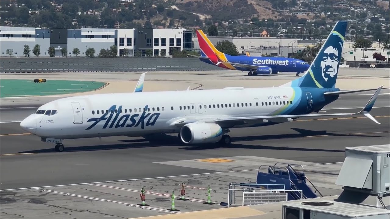 Hollywood Burbank Airport - Plane Spotting - August 15, 2025