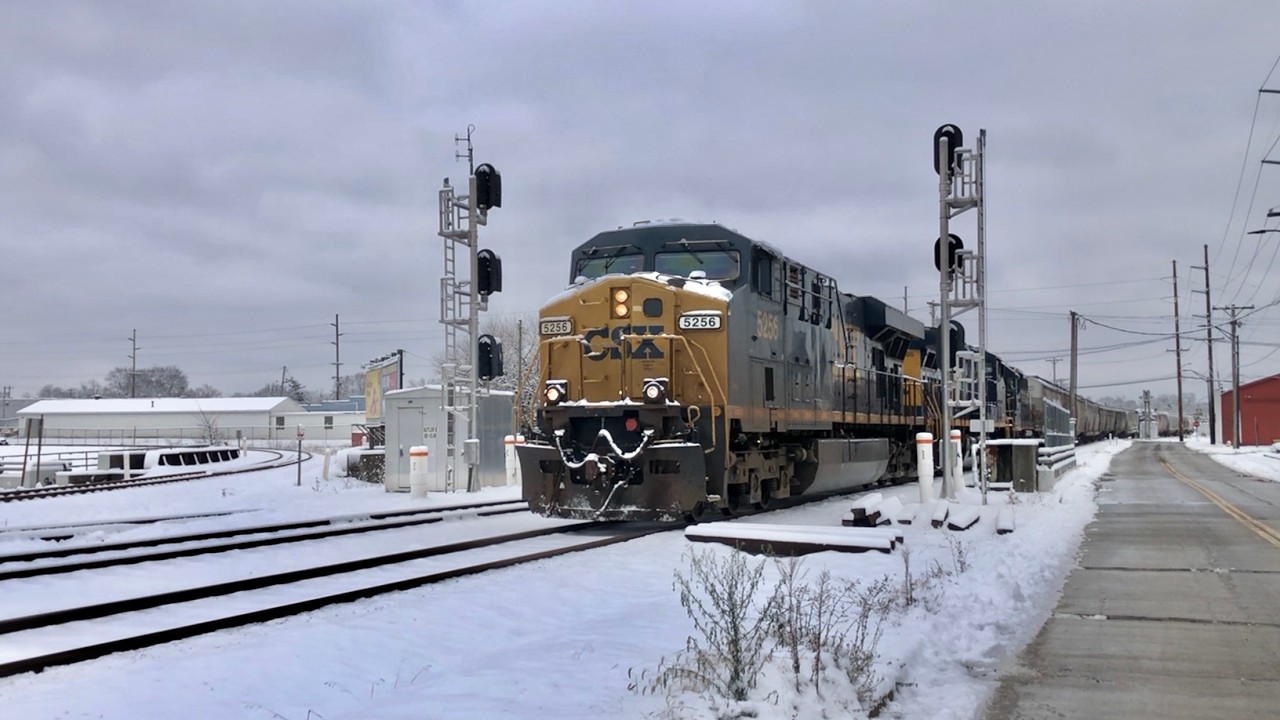 Snow Trains!  Train Roaring Up Hill & CSX Train At NS Interchange, New Paint Loco & Remote Control