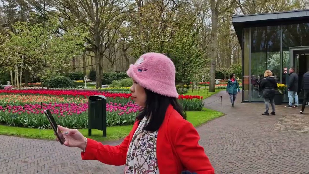 THE MOST BEAUTIFUL SPRING GARDEN IN THE WORLD
