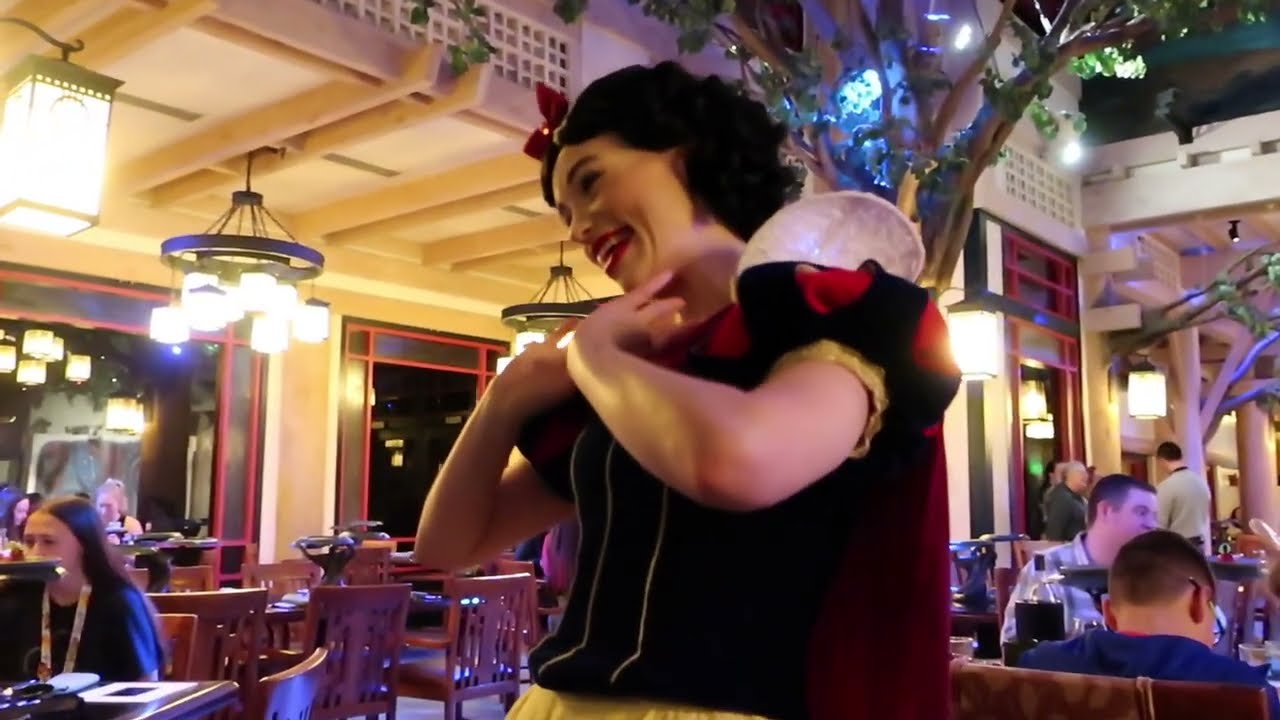 STORY BOOK DINING 🍎 Character Dining Experience at Artist Point