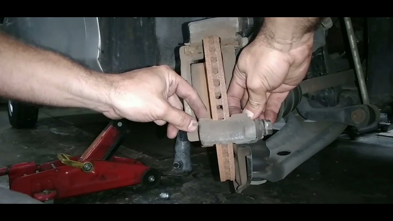 Como cambiar pastillas delanteras de freno de Toyota Yaris LE, How to change front Brakes Pads