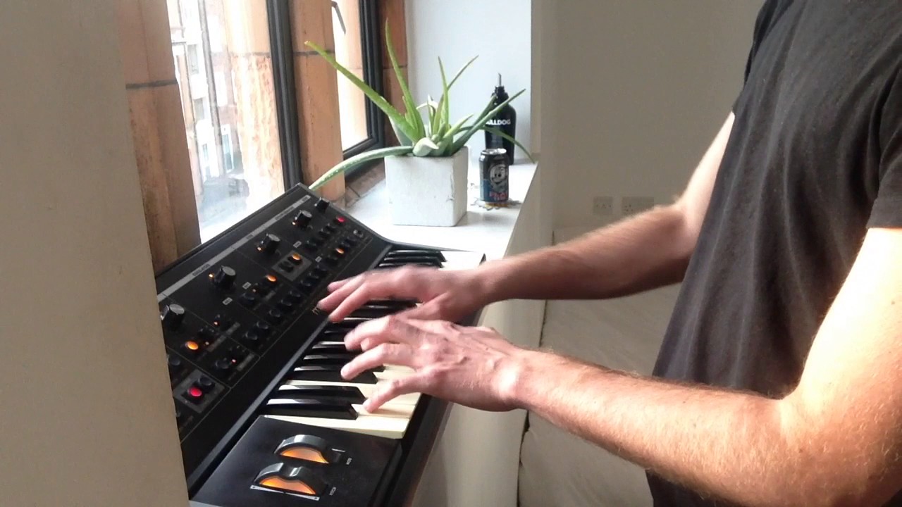 Thriller by Michael Jackson - Synth Bass cover