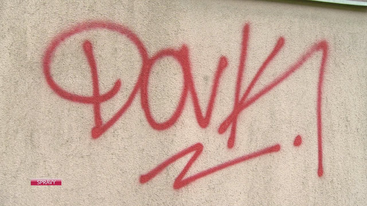 Na Sliači opäť vyčíňa sprejer