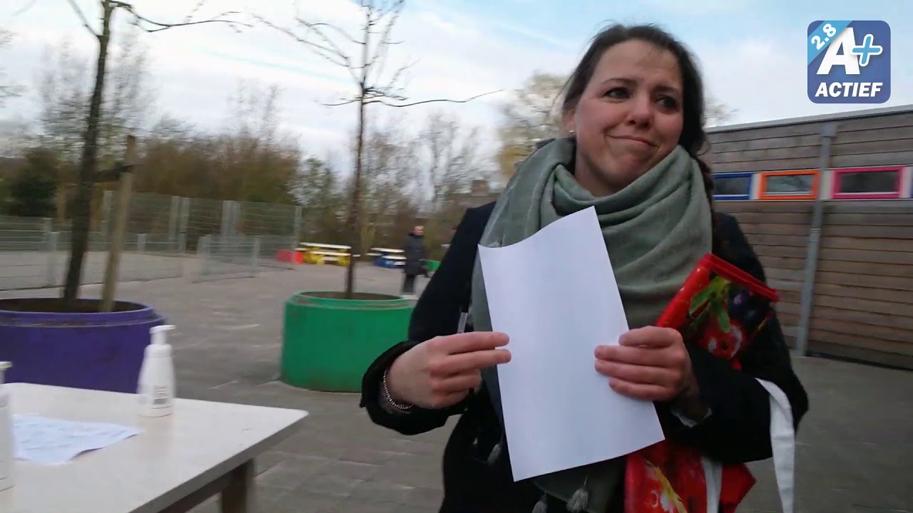Snackloket voor ophalen lessen bij De Mienskip in Buitenpost
