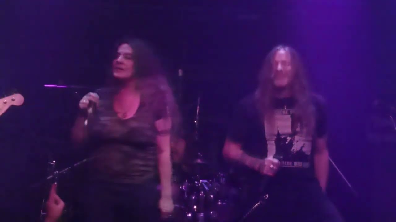 Barf & Shantal Arroyo - ill&eacute;gal (Live @ Montr&eacute;al)
