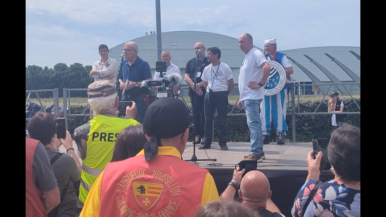 2025 05 31 Inetr Goldwing LE MANS   Parade des Nations par 4G