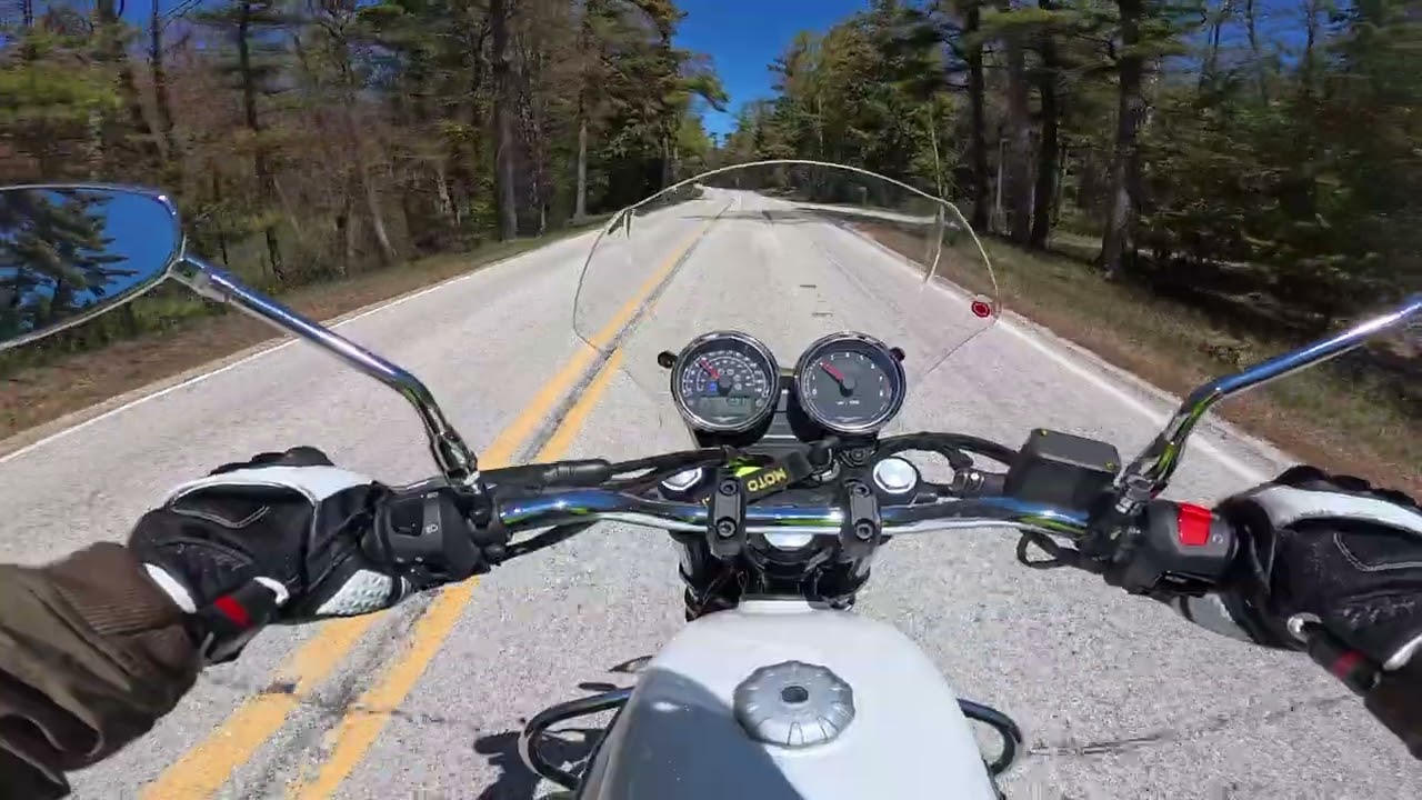 PURE SOUND of Moto Guzzi V7 850 Special with stock exhaust.