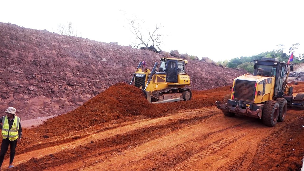 Mastering Bulldozer Skills for Effective Red Dirt Clearing Leveling Mountain Road Construction