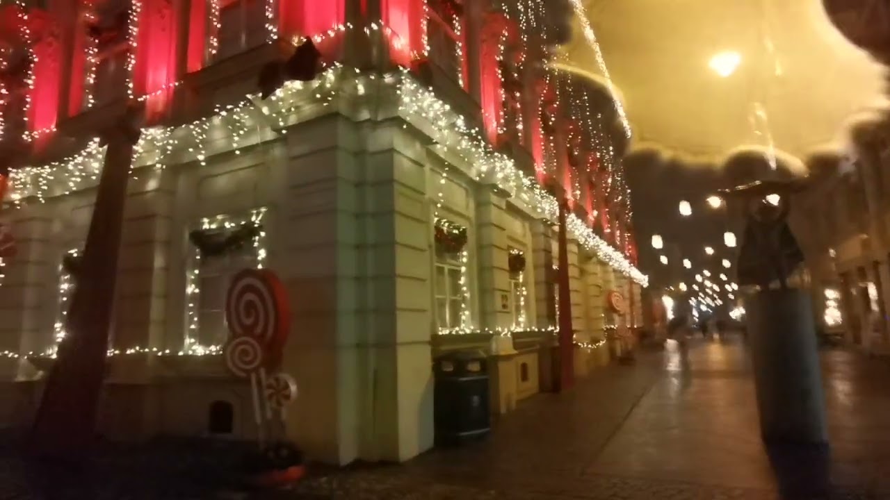 Aprindere iluminatului de sărbători de pe Palatul Baroc din Timișoara 