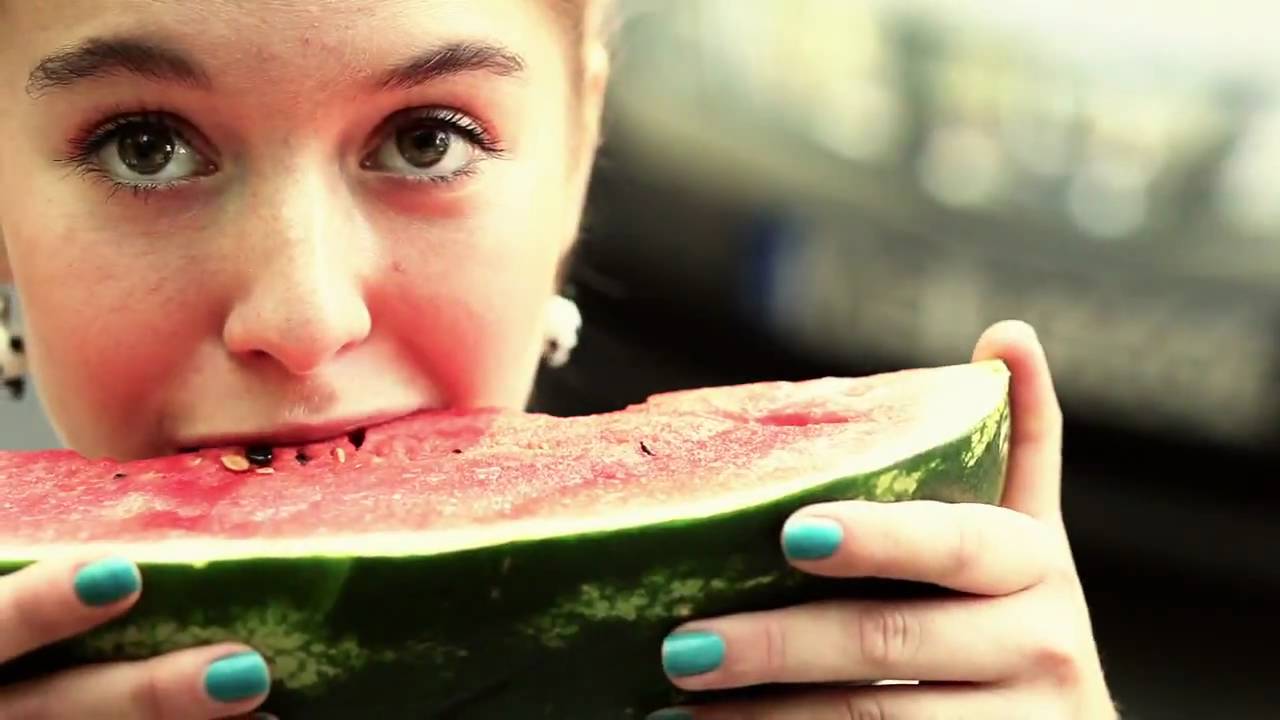 SOFA - Życie w stylu Summer Sale (official video)