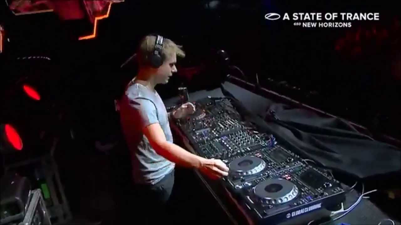 Armin van Buuren playing Medusa @ ASOT 650