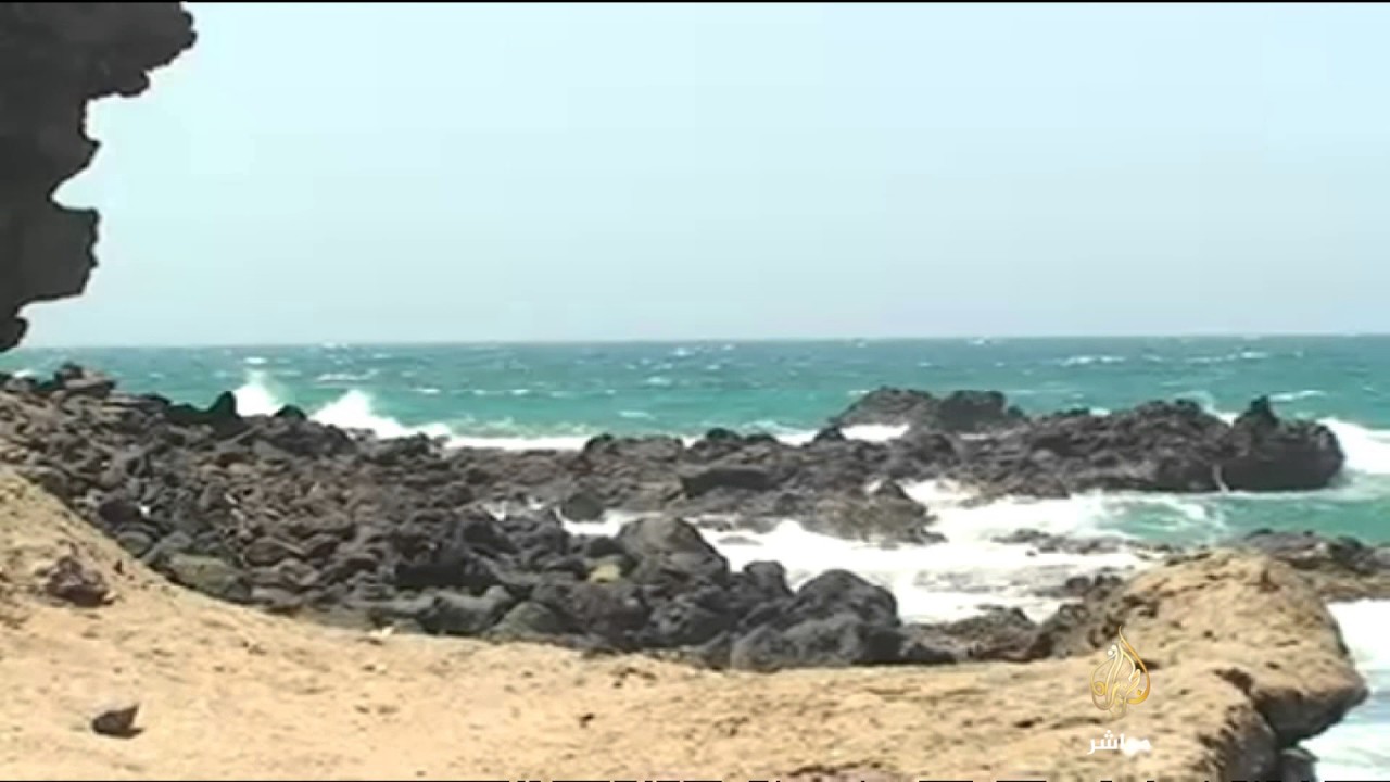 جولة في أحد شواطئ منطقة باب المندب باليمن
