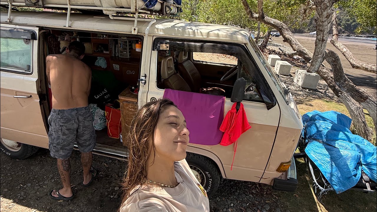 LA ABUELA 🚐 ESTÁ DESCOMPUESTA (PARADOS EN UVITA 🇨🇷) @monomexa 
