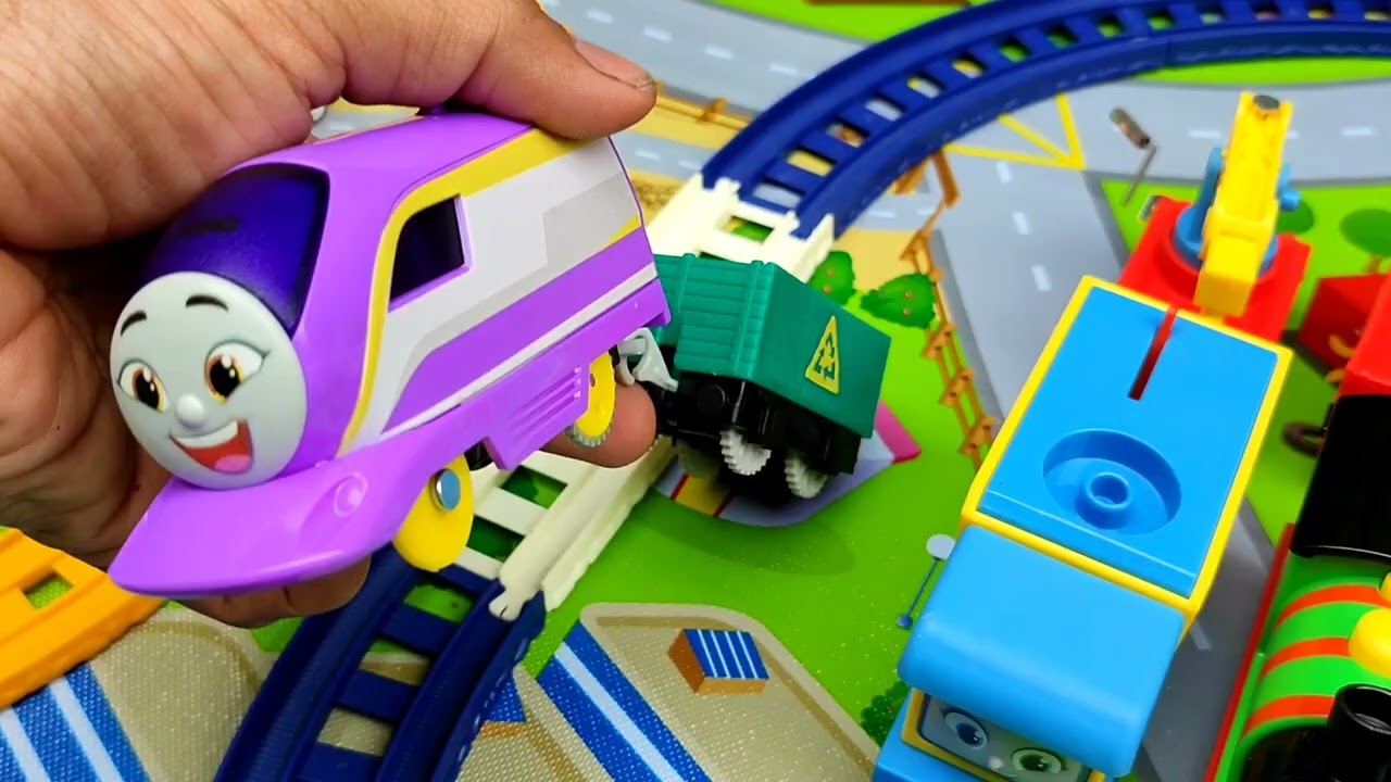 mencari mainan kereta api thomas,unboxung bus kecil tayo, titipo, robocar poli, superwings, disney 